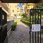 Stylish Mini Break In Ponte Milvio Daire *